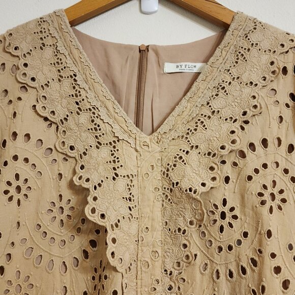 By Flow Mini Dress Eyelet Embroidered Lace Beige V Neck Zip Ruffle Feminine Edgy - Picture 4 of 15